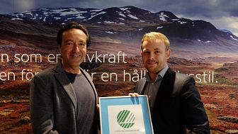 Från vänster: Sergio Duarte, produktspecialist på Miljömärkning Sverige och Patrik Gustafsson, Konceptchef, Office Management.