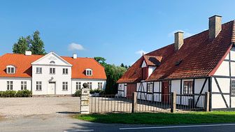 Haslevhus Kvindekrisecenter ligger på Sydsjælland nær Faxe Kommunes største by, Haslev.