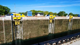 Three MoorMaster™ automated mooring units at the St. Lawrence Seaway