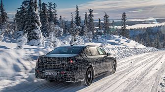 Utholdenhetstester på is og snø: Helelektriske BMW i7 testes til det ytterste under polarsirkelen