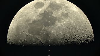 L’appareil photo Sony A7S filme la Station spatiale internationale ISS lors de son passage devant la lune à 28.000 km/h
