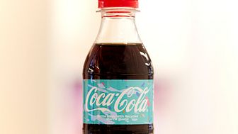 Coca-Cola on esitellyt ensimmäiset juomapullot, joiden valmistuksessa on käytetty merestä kerättyä ja kierrätettyä muovia
