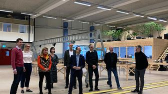 Under besöket i Lund fick infrastrukturminister Tomas Eneroth inblick i elvägsprojektet Evolution Road med besök både vid demonstrationsanläggningen på Getingevägen och Elonroads fabrik.