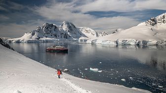 1__Antarctica DEC2021_MS Roald Amundsen_Photo Hurtigruten Expeditions_Oscar Farrera.jpg.jpg
