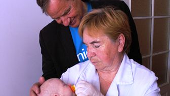 Norwegian feirer 10 år og gir 1 million kroner til UNICEF 
