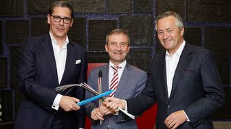 Uwe Nickl, Sprecher der Geschäftsführung Deutsche Glasfaser, Thomas Geisel,  Oberbürgermeister von Düsseldorf und Hannes Ametsreiter, CEO von Vodafone Deutschland 