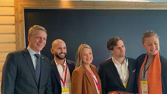 ÅWL:s Jimmy Esberg (näst längst till vänster) och hans lagmedlemmar tillsammans med Finansmarknads- och bostadsminister Per Bolund.