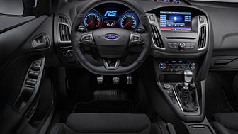 Ford viser nye Ford Focus RS; høyytelsesbil med innovativt firehjulsdrift-system, interiørbilde