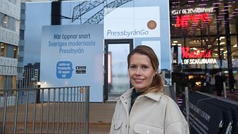 Maria Isaksson, affärsutvecklingschef på Reitan Convenience, utanför den nya Pressbyrån Go som snart öppnar utan Westfield Mall of Scandinavia.