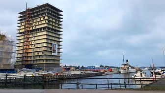 Skandinaviska Områdesskydd monterar glasräcken i nya Norrtälje hamn