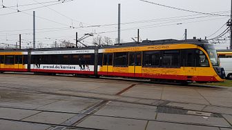 PROCAD-Straßenbahn fährt durch Karlsruhe. Foto: Till Pleyer
