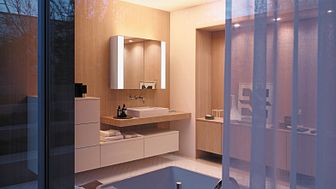 RL40 Room Light: Innovativer Spiegelschrank von burgbad bringt eine neue Beleuchtungsqualität ins Bad