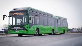 Från och med den 1 mars rullar långa, elektriska ledbussar i Malmö