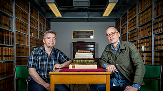 Jan Ottosson och Greger Bergvall, bibliotekarier på Kungliga biblioteket. Foto: Casper Hedberg