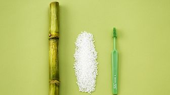 TePes nya miljövänligare  tandborste TePe GOOD TM är gjord av sockerrör och ricinolja