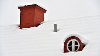 Snöskottning orsakar takskador för miljonbelopp varje vinter