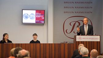 Møntauktionen hos Bruun Rasmussen på Baltikavej 10 i Københavns Nordhavn med Michael Fornitz som auktionarius.