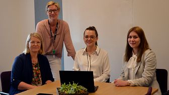 Teresa Cronsell Lindblad, Gruppchef Outsourcing tillsammans med praktikanterna Teresia Karlsson, Hanna Frid och Jennifer Danielsson som just nu gör sin praktikperiod på Kontek. De läser YH-utbildningen Lönekonsult med systeminriktning i Ljungby.