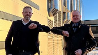 Jon Gravråk, konsernsjef Jon Gravråk i Bulk Infrastructure Group og konsernsjef Eskil Lunde Jensen i Akershus Energi, er fornøyde med den nye avtalen.