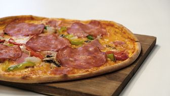 Svamp, skinka, lök/vitlök, salami och paprika: såhär ser svenskarnas ultimata pizza ut