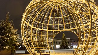 Julkulan på Hertig Johans Torg är en del av Stad i ljus i Skövde. Foto: Tobias Andersson/Next Skövde
