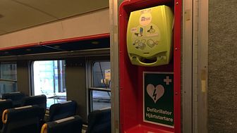 På tågen och i Inlandsbanans lokaler finns hjärtstartare registrerade i nationella hjärtstartarregistret