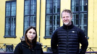 Frances Lucas, projektledare för projektet Pengar! och Niklas Cserhalmi, museidirektör på Arbetets museum. Foto: Anna Redmalm