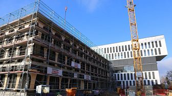 Die Arbeiten für den Erweiterungsbau am Standort Karlsruhe liegen voll im Plan. Im November 2020 stellte das Bauteam den Rohbau fertig. (Copyright: Ed. Züblin AG)