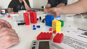 Bilden visar ett LEAN-spel som genomfördes inom Transmissionprojektet 2019.