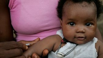 UNICEF hjälper eboladrabbade länder att återuppta vaccinationer mot mässling