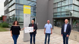 5.000 Euro für Kampf gegen Leukämie: Michael Sporrer von "Hilfe für Anja" erhielt vom Bayernwerk einen Spendenscheck zur Unterstützung bei den weiteren Typisierungen.