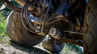 With the AGRO Drive hydraulic drive axle from BPW, drawbar trailers are now digging their own way out of the sludge. 