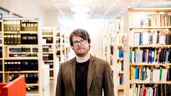 Johan Dahlbeck, forskare vid Malmö universitet, är aktuell med boken Spinoza – Fiction and Manipulation in Civic Education.
