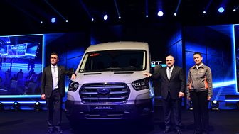 Az első Ford Pro E-Transitok már szállításra várnak a Ford Otosan törökországi Gölcük üzemében, hogy hamarosan megérkezzenek az elektromos járműflottákra vágyó európai ügyfelekhez