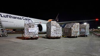 DB Schenker shipment of Lenovo products on the apron at Frankfurt Airport. (Photo: Lufthansa Cargo / Oliver Roesler)