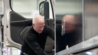 Krister Skogbäck laddar NTEX nya ellastbil