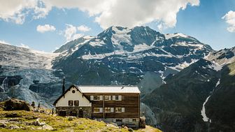 Die Turtmannhütte im Wallis (c) Schweiz Tourismus