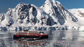 ANTARCTIC RETURN: Battery-hybrid powered MS Roald Amundsen of explores Orne Harbour, Antarctica. Photo: OSCAR FARRERA/Hurtigruten Expeditions