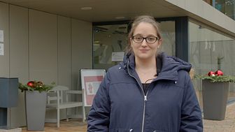 Nina Hänsch sucht als stellvertretende Pflegedienstleiterin im Seniorenzentrum Edermünde mit einem Video-Aufruf nach kurzfristiger Unterstützung für die Teams in Hauswirtschaft und Pflege.