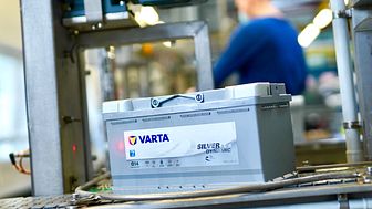 On the way to new vehicles of the future: AGM batteries on the production line at Clarios.      Photo: Clarios 