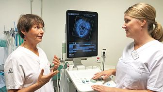 Redan för två år sedan började sjuksköterskorna Sara Strandberg och Mari Dahlberg göra så kallade 3D-ultraljud på patienterna. Ett arbete som avlastat läkarna och som nu dramatiskt har kortat köerna.