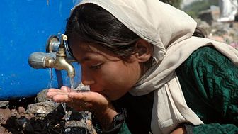 Rent vatten och tvål räddar barns liv i Pakistan