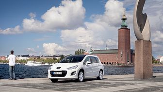 Sverigepremiär för nya Peugeot 308 - Från 98 gram CO2 / km med mikrohybrid till klassikern 308 GTi