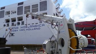 Cavotec AMP telescopic crane connects electrical power to Stena Hollandica