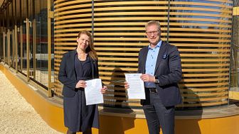 Maria Ådahl, vd Landvetter Södra Utveckling Ab och Mats Bergh, vd Johanneberg Science Park med signerad avsiktsförklaring.