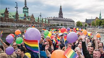 Copenhagen 2021 WorldPride er i gang og overalt i byen ses det karakteristiske regnbuefarvet flag. Foto credit: Copenhagen 2021