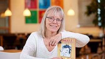 Lena Furberg med nya boken "Mulle & ponnyklubben"