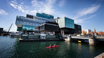 Von ZÜBLIN im Partneringmodell teamconcept fertiggestellt und in diesem Jahr eingeweiht: BLOX – ein Multifunktionsgebäude auf einem ehemaligen Brauereigelände am Kopenhagener Hafen in Dänemark. (Copyright: Ed. Züblin AG)