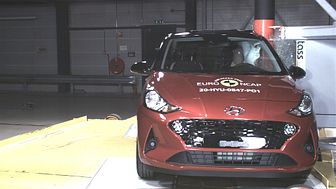 Hyundai i10 - Side Pole test 2020