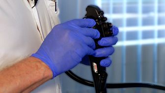 Fachärzte in endoskopierenden Praxen betreiben einen erheblichen Aufwand, um für ihre Patient:innen hygienisch einwandfreie Endoskopie-Geräte bereit zu halten.